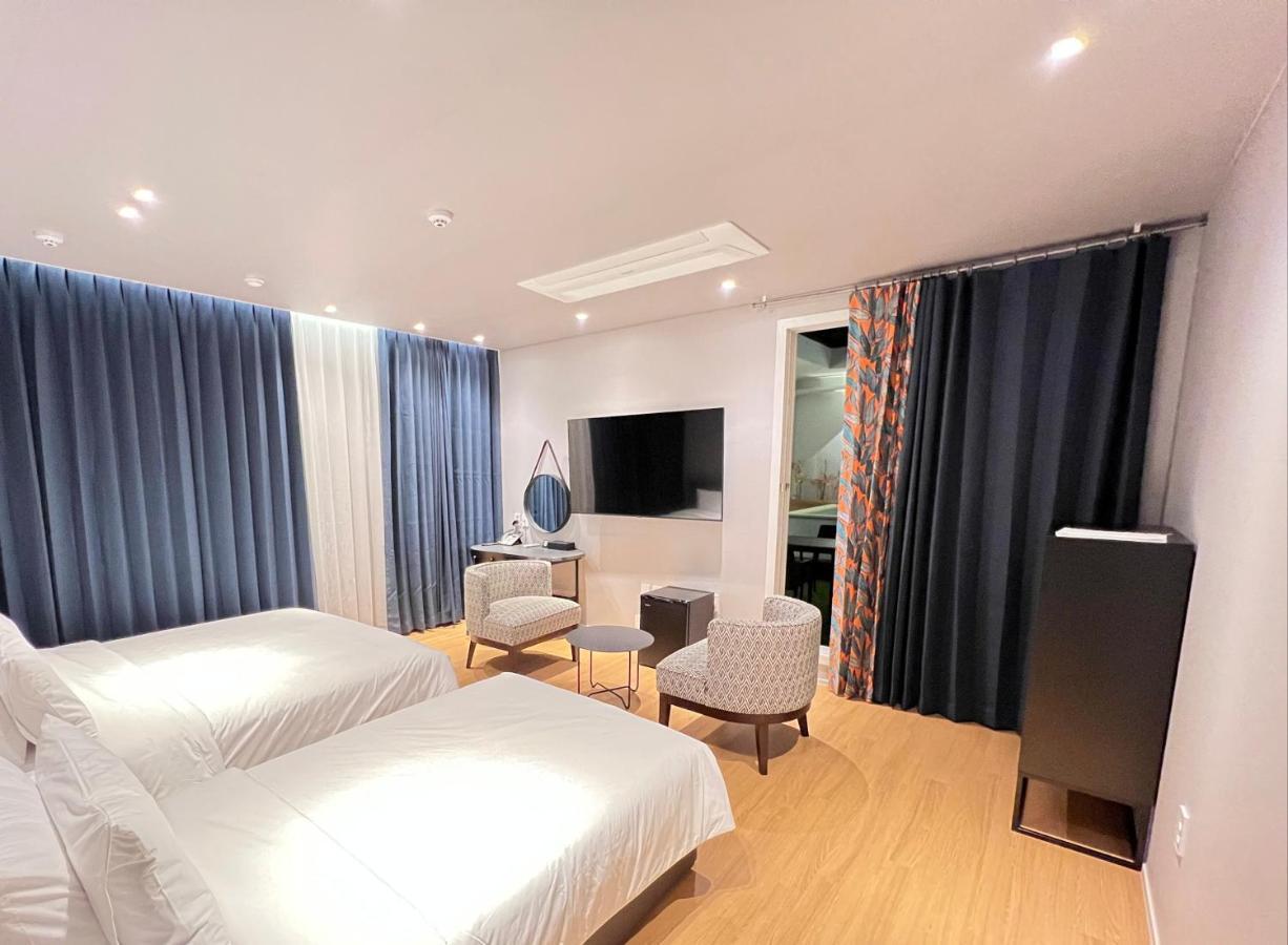 Jinhae Intercity Hotel Changwon Exterior photo
